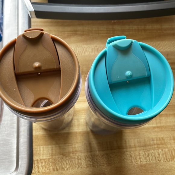 Starbucks travel tumblers 1 is Las Vegas Nevada and 1 is Aruba new without tags - Picture 5 of 6